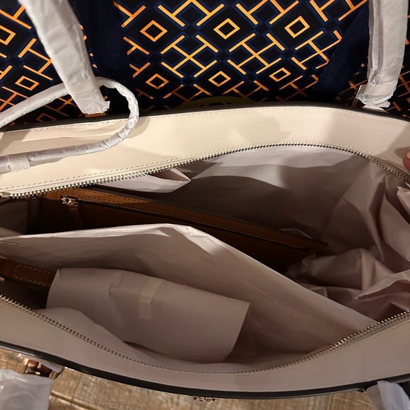 Brand new with tags Authentic Tory Burch Emerson Tote light cream - Picture 14 of 14